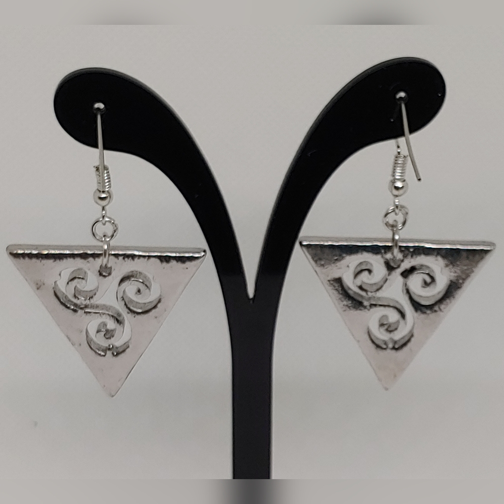Triangular swirl earrings - Picture 3 of 5